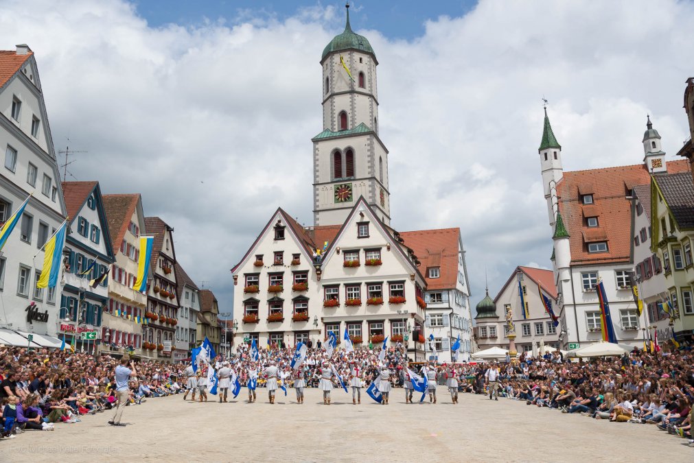 Biberacher Schützenfest 2019, Historisches Kinder- und Heimatfest, Abnahme der Trommlercorps und Spielmannszüge auf dem Biberacher Marktplatz, 13. Juli 2019