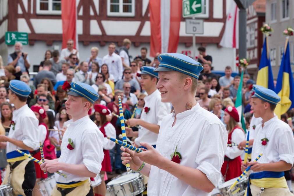 Biberacher Schützenfest 2019, Historisches Kinder- und Heimatfest, Abnahme der Trommlercorps und Spielmannszüge auf dem Biberacher Marktplatz, 13. Juli 2019