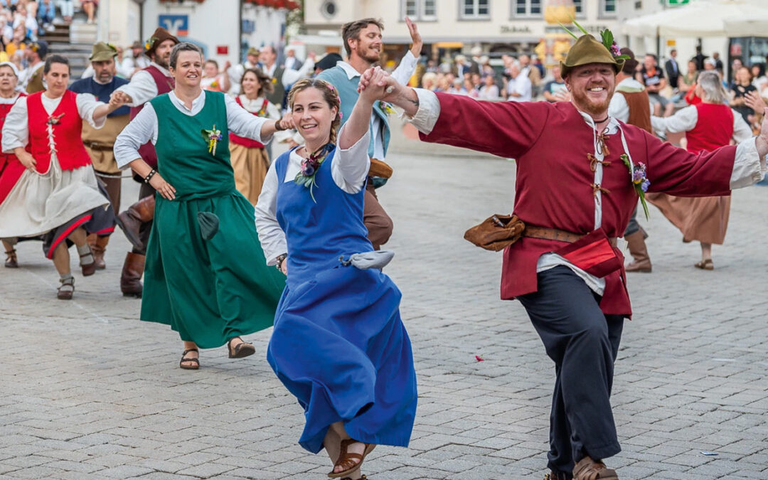Seit 40 Jahren aktiv beim „Tanz durch die Jahrhunderte“
